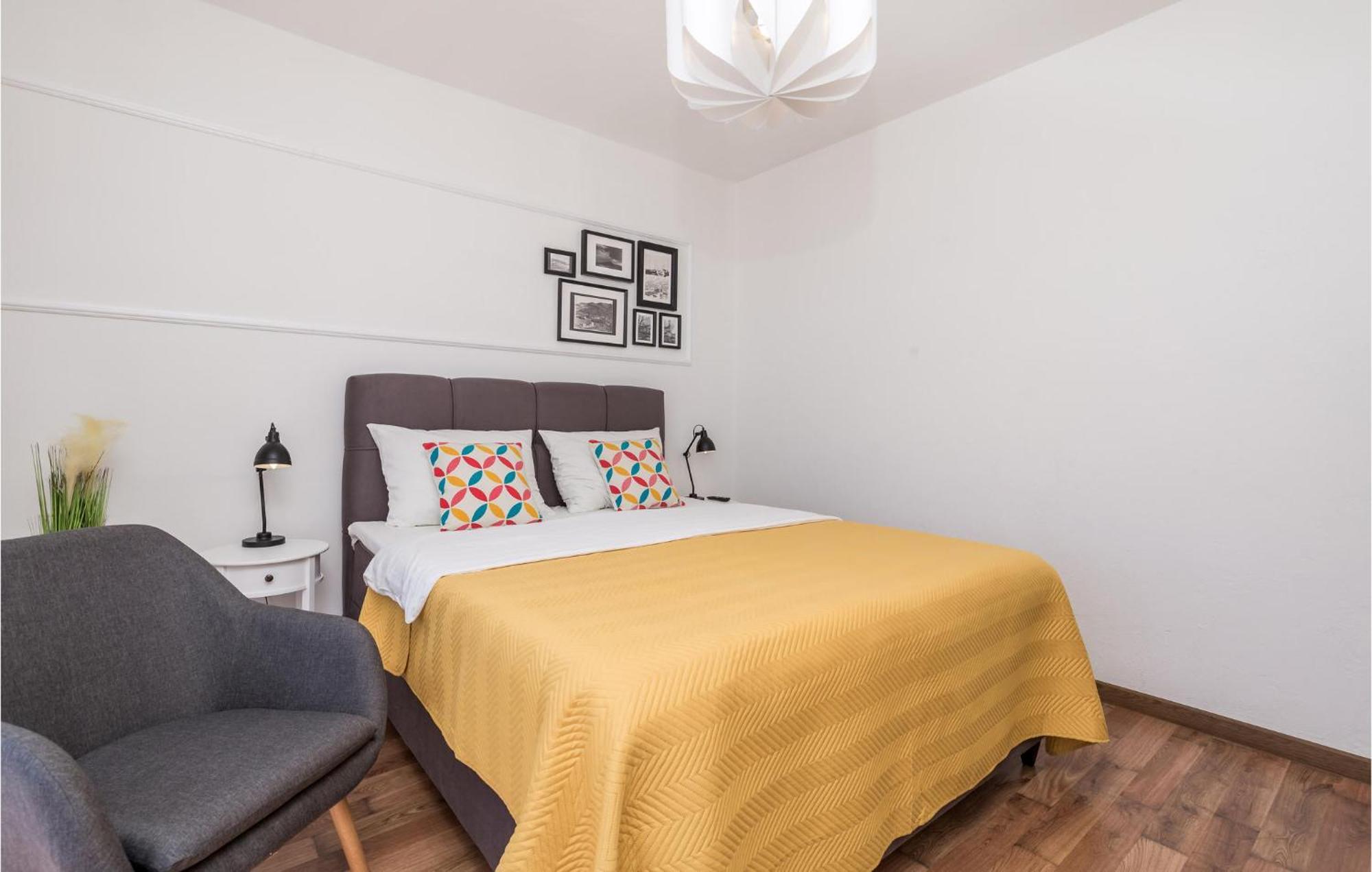 4 Bedroom Awesome Apartment In スヴェティ・ユライ エクステリア 写真
